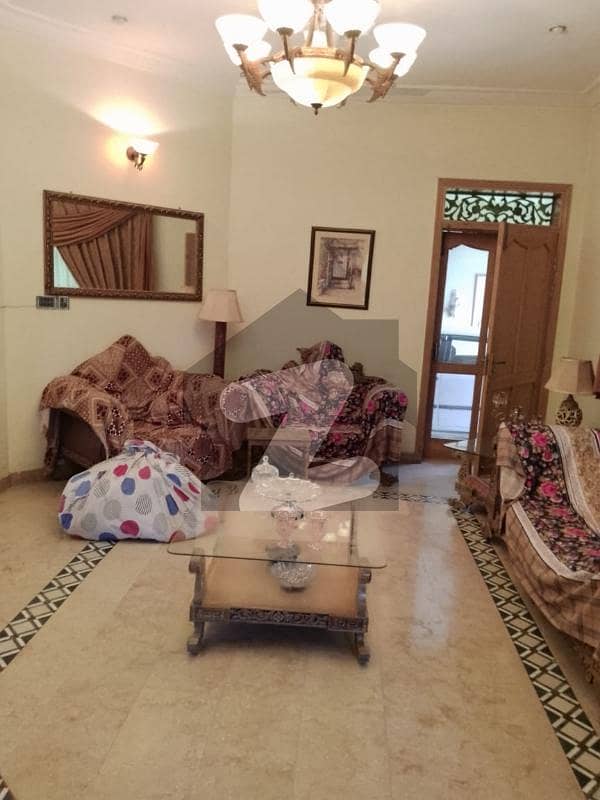 کوب لائن راولپنڈی میں 6 کمروں کا 17 مرلہ مکان 7 کروڑ میں برائے فروخت۔