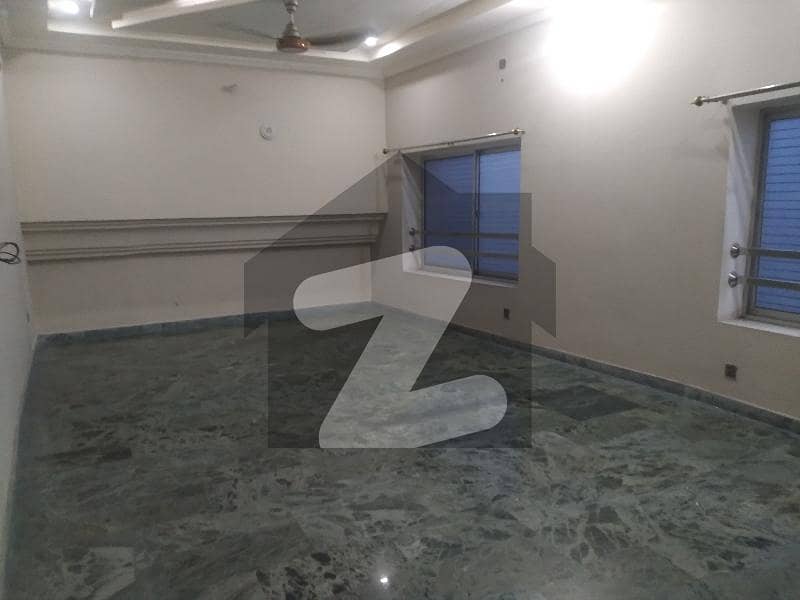 گجر پورہ - بلاک ڈی 2 گجر پورہ لاہور میں 6 کمروں کا 6 مرلہ مکان 1.3 کروڑ میں برائے فروخت۔