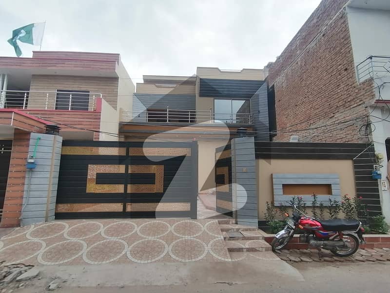 Gorgeous 10 Marla House For sale Available In Sabzazar Colony
