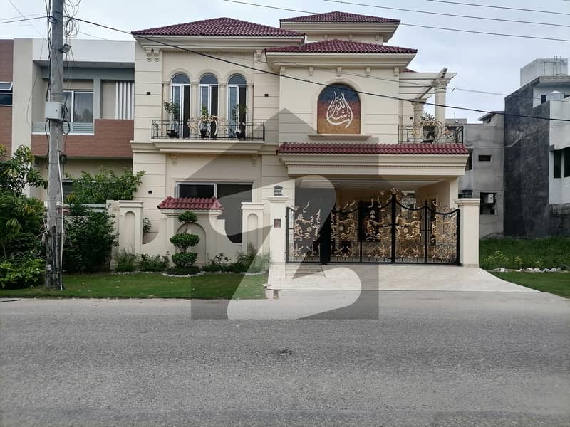 A Stunning House Is Up For Grabs In Wapda Town Phase 2 - Block S Multan