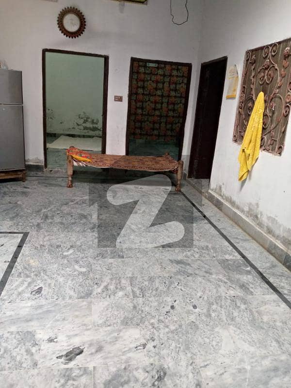 پاسبان کالونی گوجرانوالہ میں 3 کمروں کا 5 مرلہ مکان 75 لاکھ میں برائے فروخت۔