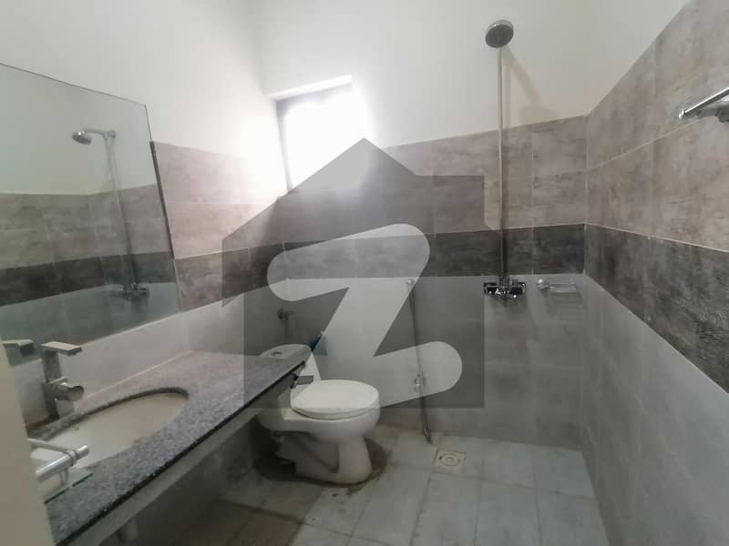 Centrally Located House For rent In Zakariya Town Available