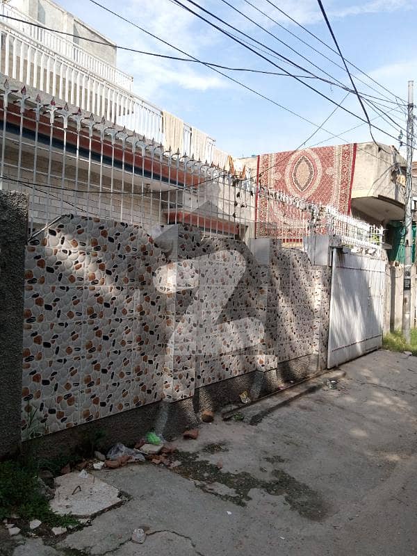 میسرائل روڈ راولپنڈی میں 4 کمروں کا 8 مرلہ مکان 1.6 کروڑ میں برائے فروخت۔
