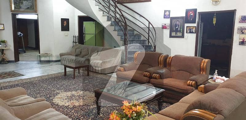 ویلینشیاء ہاؤسنگ سوسائٹی لاہور میں 5 کمروں کا 2 کنال مکان 9.5 کروڑ میں برائے فروخت۔