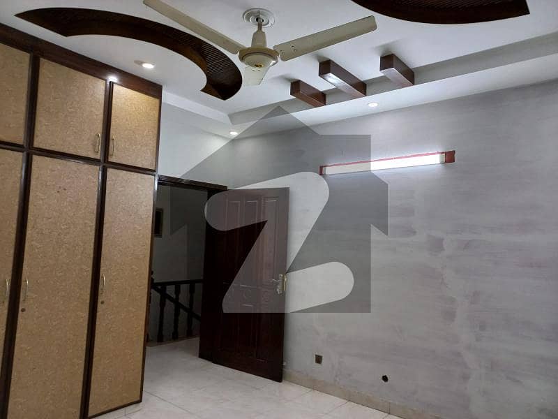 ڈی ایچ اے فیز 8 - بلاک کیو ڈی ایچ اے فیز 8 ڈیفنس (ڈی ایچ اے) لاہور میں 4 کمروں کا 10 مرلہ مکان 1.08 لاکھ میں کرایہ پر دستیاب ہے۔