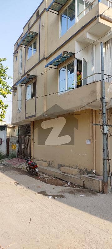 گلریز ہاؤسنگ سکیم راولپنڈی میں 5 کمروں کا 5 مرلہ عمارت 3 کروڑ میں برائے فروخت۔