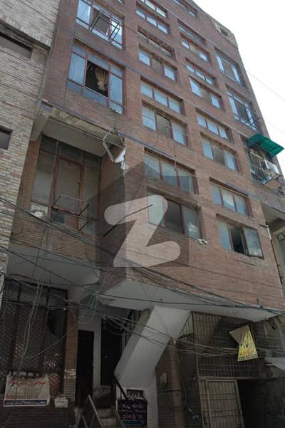 مال روڈ لاہور میں 3 مرلہ عمارت 2.7 کروڑ میں برائے فروخت۔