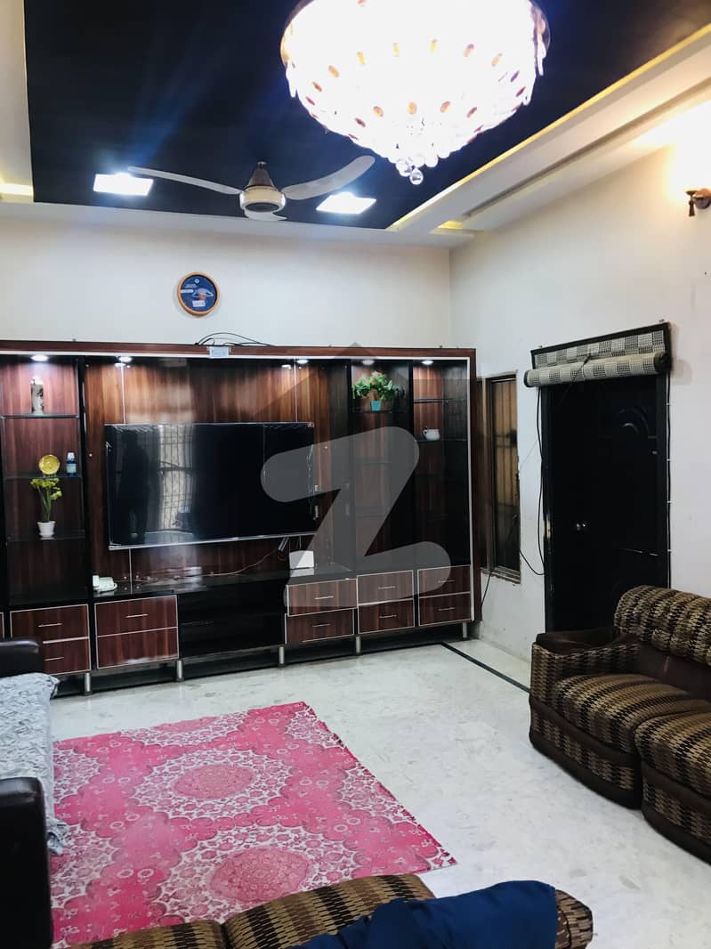 صادق کالونی ملتان میں 4 کمروں کا 6 مرلہ مکان 2 کروڑ میں برائے فروخت۔