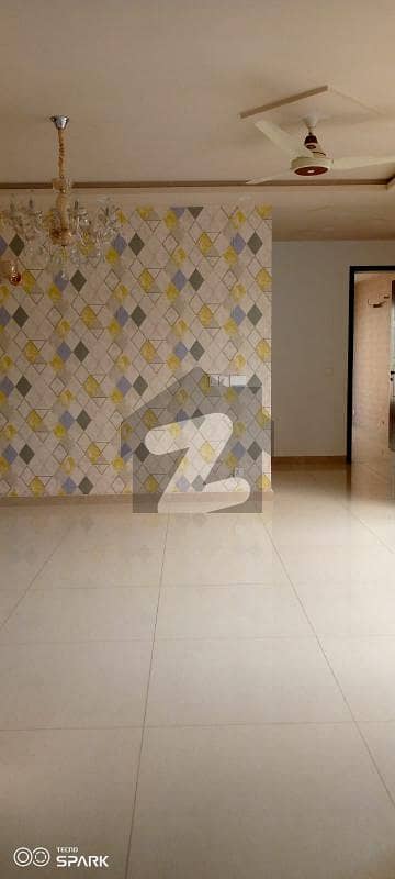 ڈی ایچ اے فیز 8 - بلاک اے ڈی ایچ اے فیز 8 ڈیفنس (ڈی ایچ اے) لاہور میں 5 کمروں کا 1 کنال مکان 3 لاکھ میں کرایہ پر دستیاب ہے۔