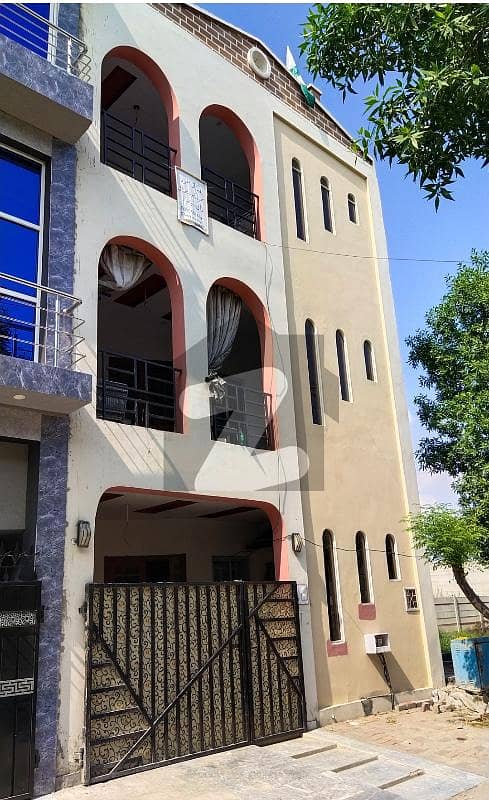 Dawood Residency - Ali Block Upper Portion For Rent Sized 900 Square Feet