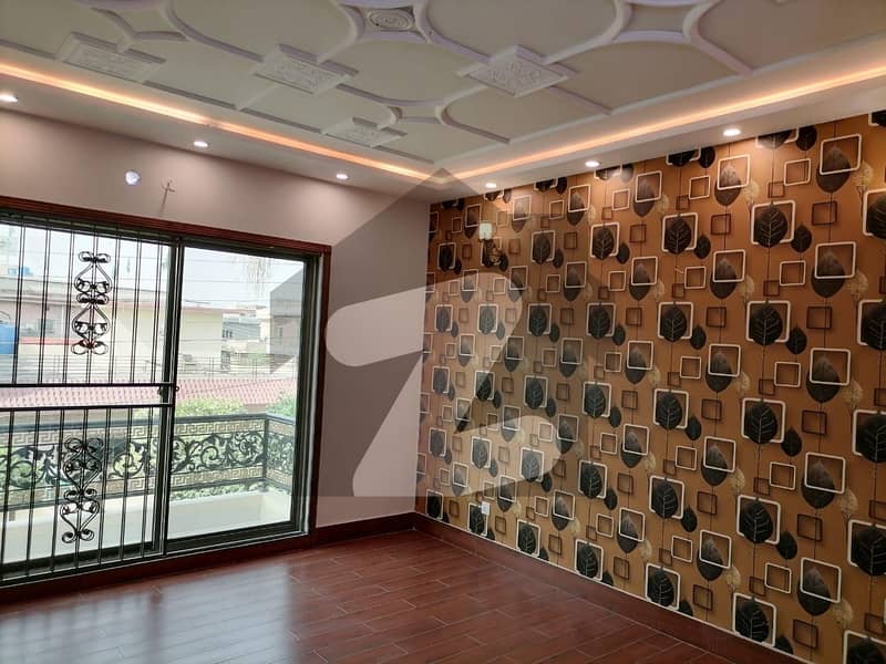 نشیمنِ اقبال فیز 1 نشیمنِ اقبال لاہور میں 5 کمروں کا 1 کنال مکان 5.3 کروڑ میں برائے فروخت۔