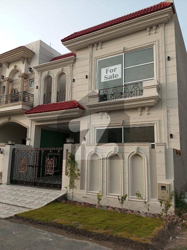 ڈی ایچ اے 9 ٹاؤن ڈیفنس (ڈی ایچ اے) لاہور میں 3 کمروں کا 5 مرلہ مکان 2.38 کروڑ میں برائے فروخت۔