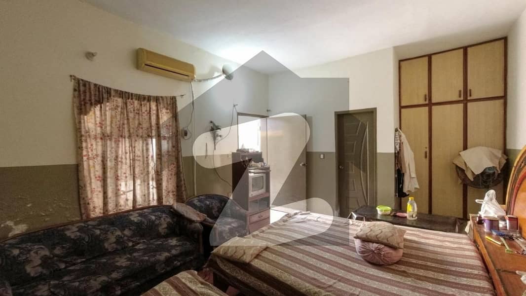 کچا جیل روڈ لاہور میں 6 کمروں کا 9 مرلہ مکان 1.65 کروڑ میں برائے فروخت۔