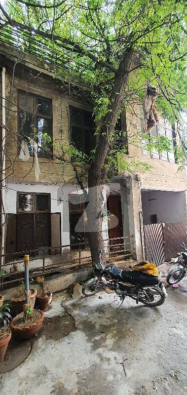 فین روڈ لاہور میں 5 کمروں کا 6 مرلہ مکان 3.25 کروڑ میں برائے فروخت۔