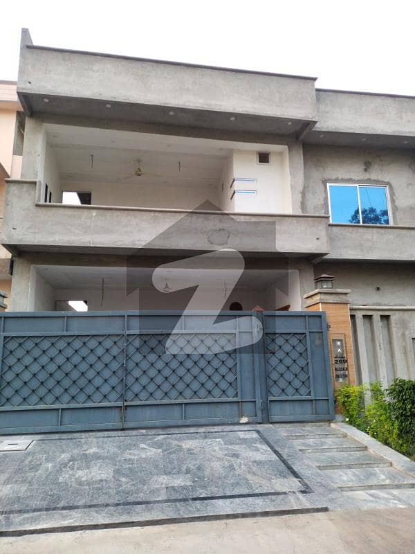 10 Marla House Available For Sale 10 Marla House Available For Sale