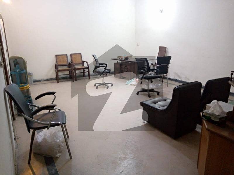 ریونیو سوسائٹی - بلاک اے ریوینیو سوسائٹی لاہور میں 2 کمروں کا 10 مرلہ زیریں پورشن 45 ہزار میں کرایہ پر دستیاب ہے۔