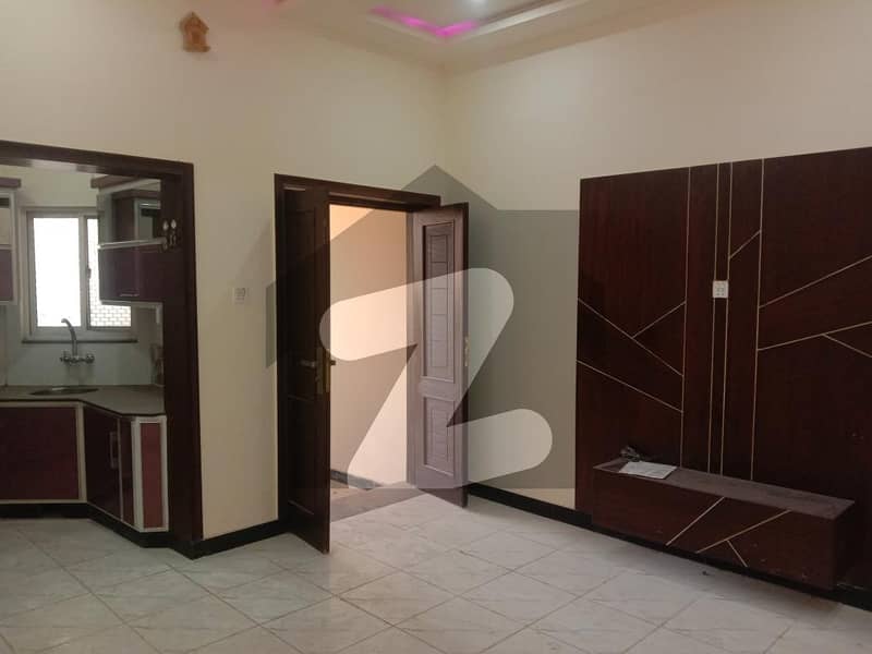 ماڈل سٹی ون کینال روڈ فیصل آباد میں 2 کمروں کا 5 مرلہ بالائی پورشن 28 ہزار میں کرایہ پر دستیاب ہے۔