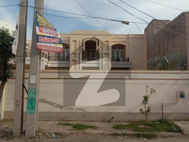 خیابان کالونی 2 فیصل آباد میں 5 کمروں کا 1 کنال مکان 4.5 کروڑ میں برائے فروخت۔