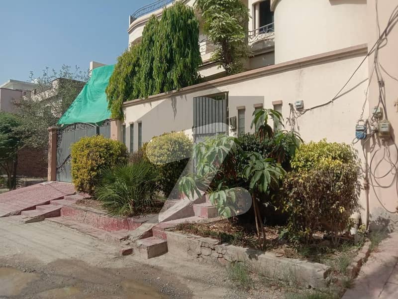 Upper Portion Of 5 Marla Is Available For rent In Saeed Colony