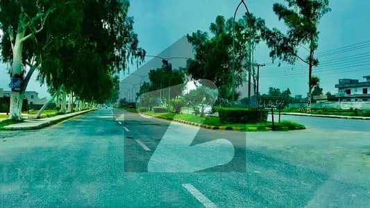 چنار باغ ۔ مہران بلاک چنار باغ لاہور میں 1 کنال کمرشل پلاٹ 2.6 کروڑ میں برائے فروخت۔