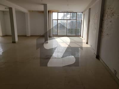 16MARLA CORNER INDEPENDENT BUILDING FOR SALE ON MAIN COLLAGE ROAD, LAHORE