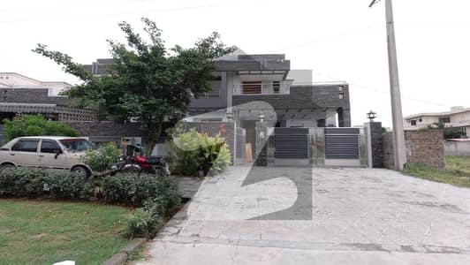 1 Kanal Beautiful House On Main Double Road Of G-15