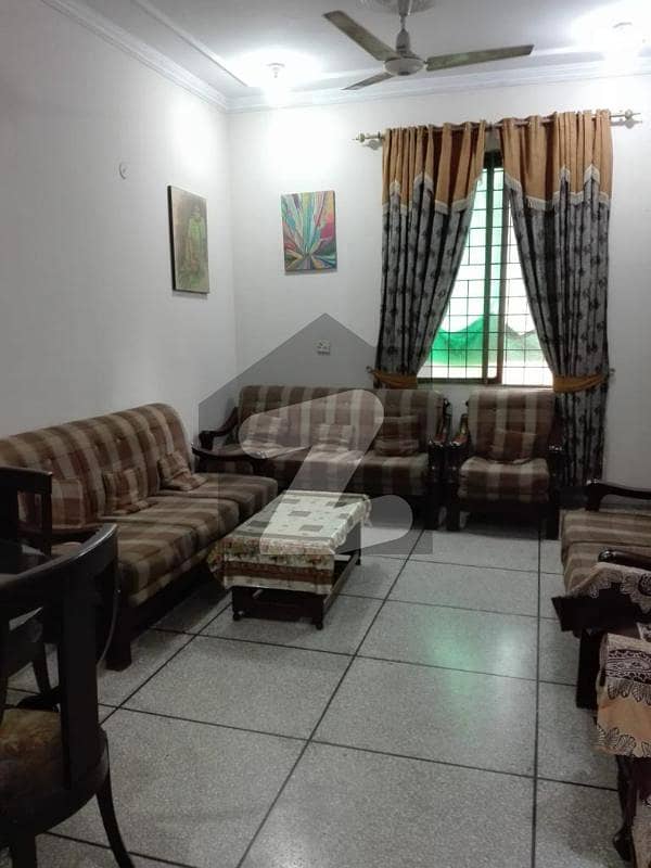 پی آئی اے مین بلیوارڈ لاہور میں 4 کمروں کا 15 مرلہ مکان 3 کروڑ میں برائے فروخت۔