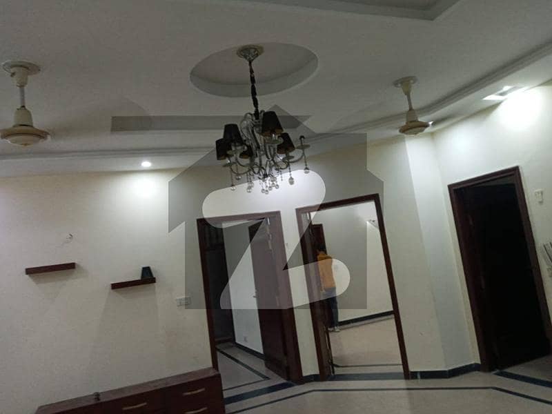 بحریہ ٹاؤن - توحید بلاک بحریہ ٹاؤن ۔ سیکٹر ایف بحریہ ٹاؤن لاہور میں 4 کمروں کا 10 مرلہ مکان 90 ہزار میں کرایہ پر دستیاب ہے۔