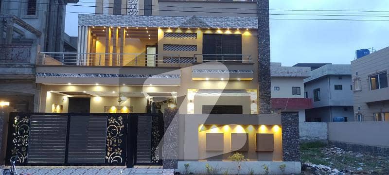 2250 Square Feet House Ideally Situated In Central Park - Block A