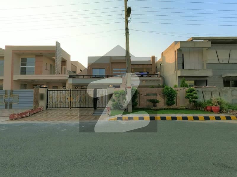 House Of 1 Kanal In Tariq Gardens - Block H For sale