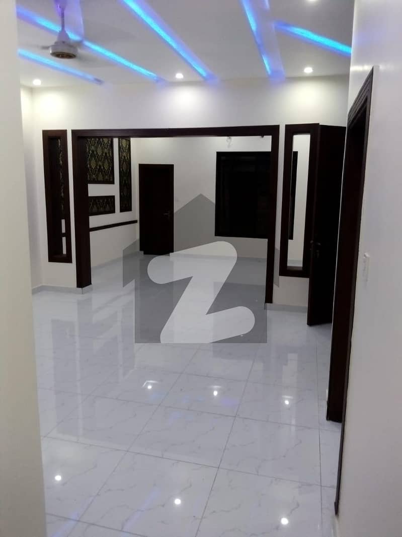 10 Marla House In Azeem Colony For sale