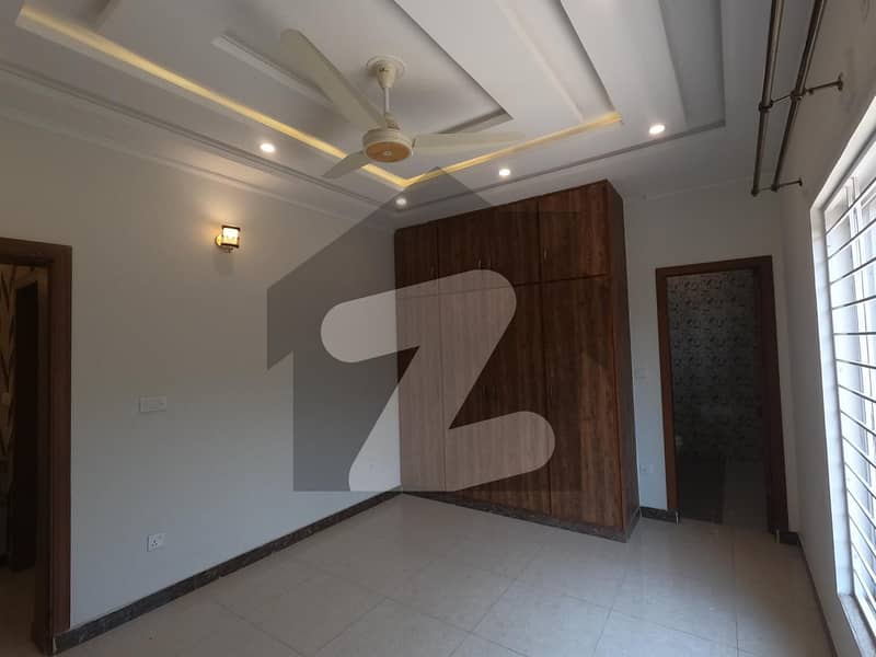 بحریہ ٹاؤن فیز 3 بحریہ ٹاؤن راولپنڈی راولپنڈی میں 5 کمروں کا 10 مرلہ مکان 4.5 کروڑ میں برائے فروخت۔