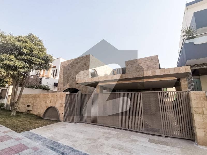 Most Innovative And Designer 1 Kanal Bungalow Up For Sale