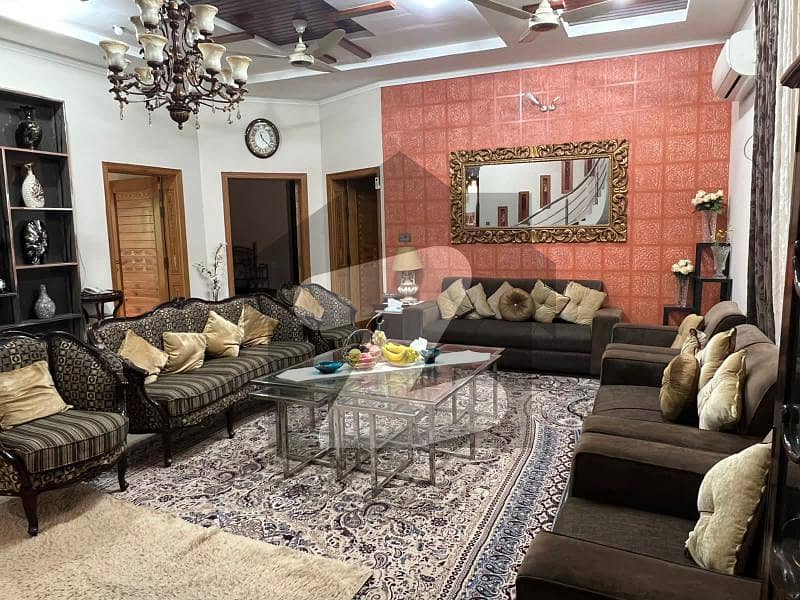ورسک روڈ پشاور میں 8 کمروں کا 10 مرلہ مکان 5 کروڑ میں برائے فروخت۔