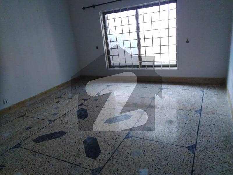beautiful sun face upper portion for rent G-10 islamabad