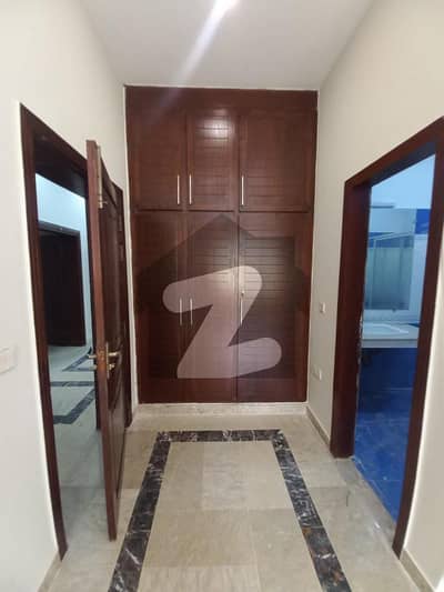 ای ۔ 11 اسلام آباد میں 7 کمروں کا 16 مرلہ مکان 3.3 لاکھ میں کرایہ پر دستیاب ہے۔