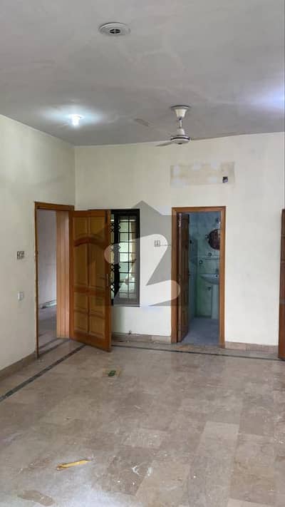 چکلالہ سکیم 3 چکلالہ سکیم راولپنڈی میں 5 کمروں کا 10 مرلہ مکان 1.2 لاکھ میں کرایہ پر دستیاب ہے۔