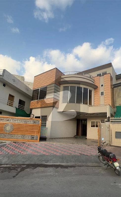میڈیا ٹاؤن ۔ بلاک بی میڈیا ٹاؤن راولپنڈی میں 6 کمروں کا 10 مرلہ مکان 4.8 کروڑ میں برائے فروخت۔