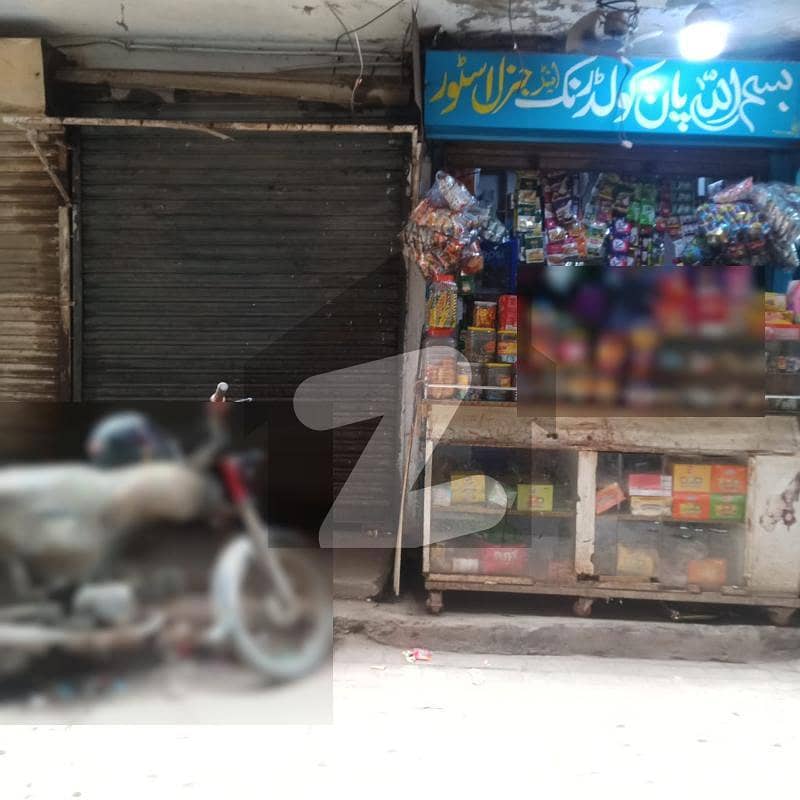 چانڈیو ولیج پنجاب کالونی کراچی میں 1 مرلہ دکان 12 ہزار میں کرایہ پر دستیاب ہے۔