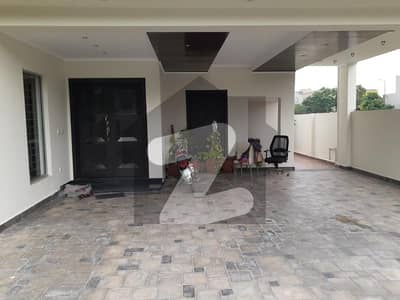 One Kanal Modern Bungalow For Rent Near Park & Commercial