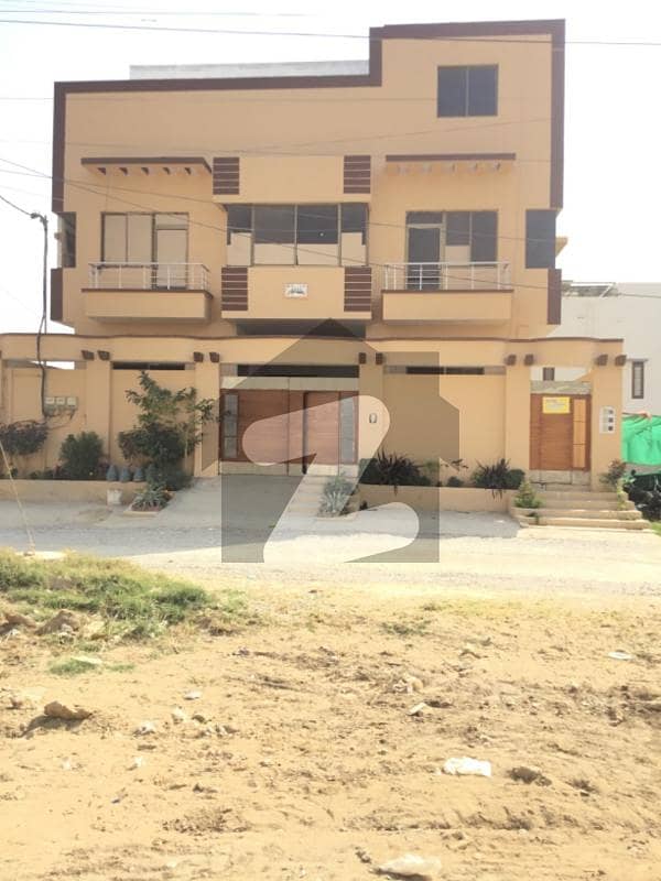 پولیس سوسائٹی کراچی میں 10 کمروں کا 16 مرلہ مکان 6 کروڑ میں برائے فروخت۔