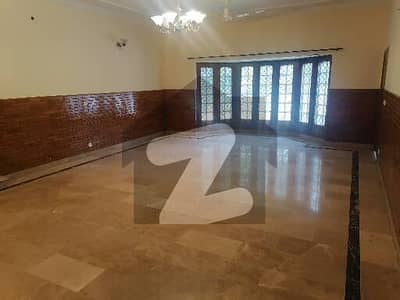 F. 11 DOUBLE STOREY HOUSE 7 BEDS 2 KITCHENS WITH BASEMENT RENT 3.80000 -