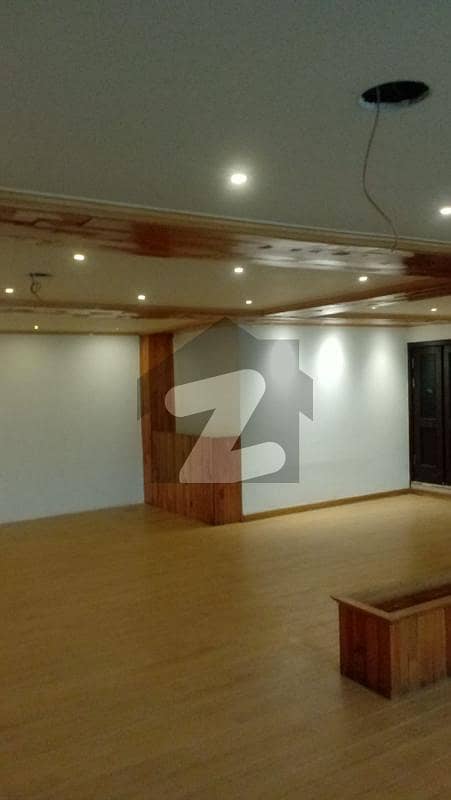 10 marla double storey commercial hall for any kinds of business in samnabad Lahore