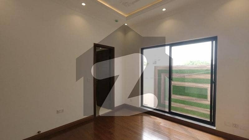 10.5 Marla House In Central Shama Road For sale
