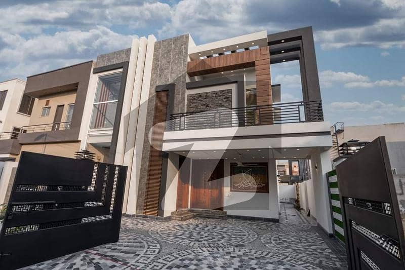 10 Marla Slightly Used Modern House Available For Sale in DHA