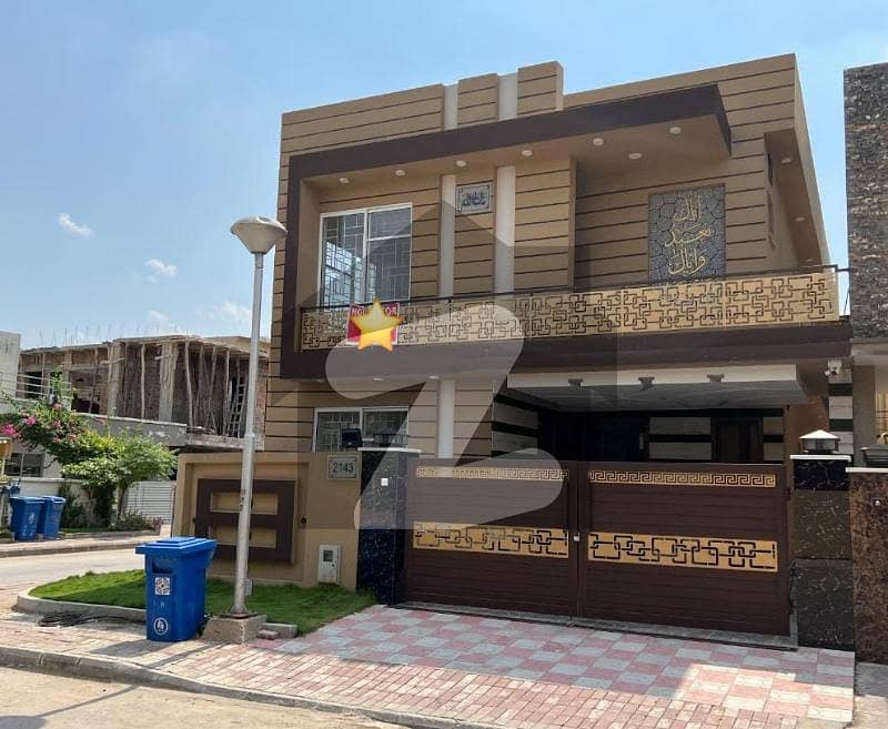 10 Marla Corner Beautiful House With Swimming Pool In Bahria Town Phase 3.