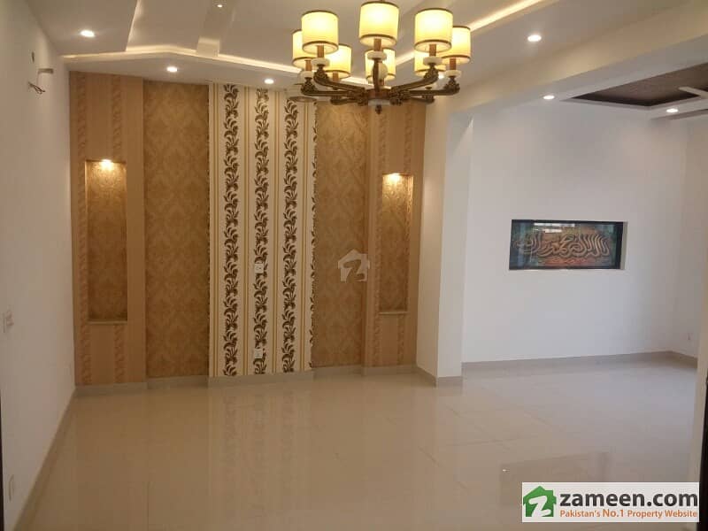 Gulberg 3 Prime Location 1 Kanal Bungalow For Only For Resedence