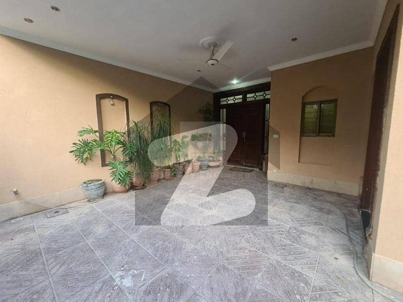 Spacious 10 Marla House For Sale In Green Avenue