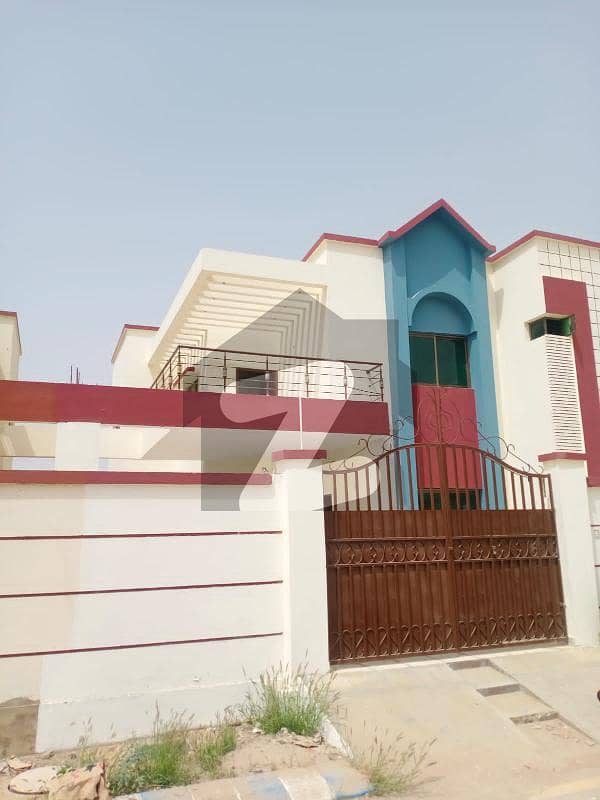جناح ایونیو کراچی میں 4 کمروں کا 10 مرلہ مکان 3.9 کروڑ میں برائے فروخت۔