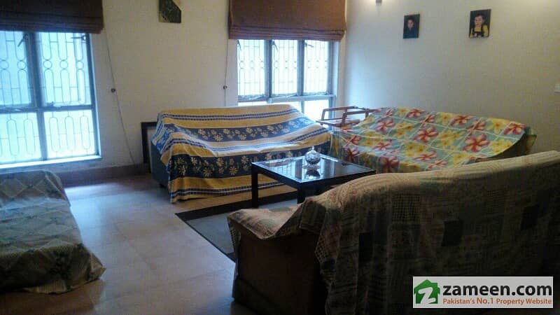 main cantt nice location 27 Marla bungalow for sale